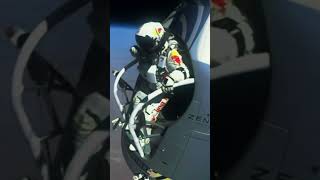 Ele Pulou Da Estratosfera Somente Com Um Paraquedas