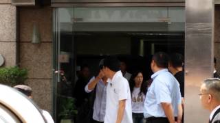 20130813 SJ leaving hotel for airport