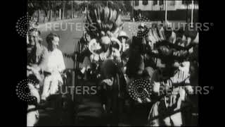 1928 QUIRKY: African rickshaw runners race through streets