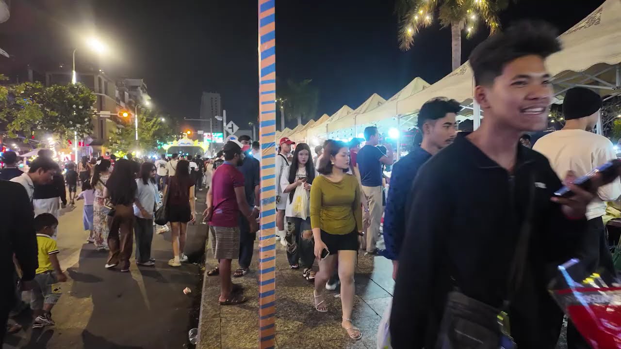 Awesome Cambodia Street Food, Phnom Penh Chaktomuk Walk Street Night View Tour #988