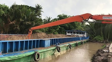 Hitachi UH10 cần dài cạp cát từ xà lan