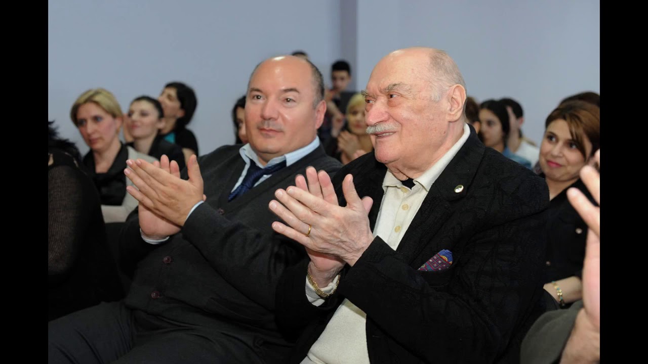 გამოჩენილი ქართველი პოეტი სტუმრად ქართულ-ამერიკულ უმაღლეს სკოლაში