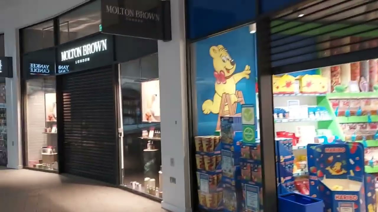 Downpour at Swindons Outlet Centre!