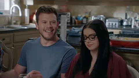Modern Family : Haley and Alex's Boyfriends | STS