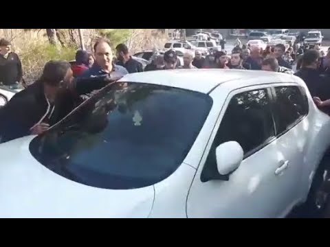 \"ქართული მარშის\" წევრებმა რუსთავი 2-ის ჟურნალისტებს თავს დაესხნენ - დაპირისპირების კადრები