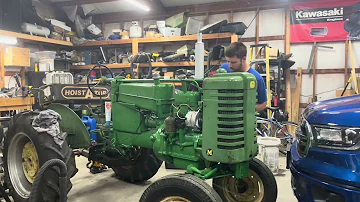 Kolik HP má traktor John Deere M?