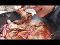 鸭头这样吃才叫爽，一人吃着一锅，真过瘾（Duck head eats like this, one person eats a pot, really enjoyable）