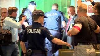 Próba wyrwania broni policjantowi w sądzie