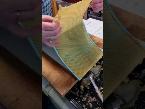 عمل قوالب الشمع في ألواح الخلايا