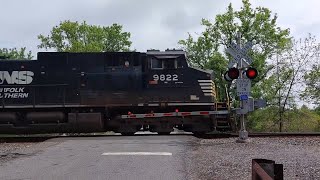 Fast NS Intermodal roars through Flemington, NJ