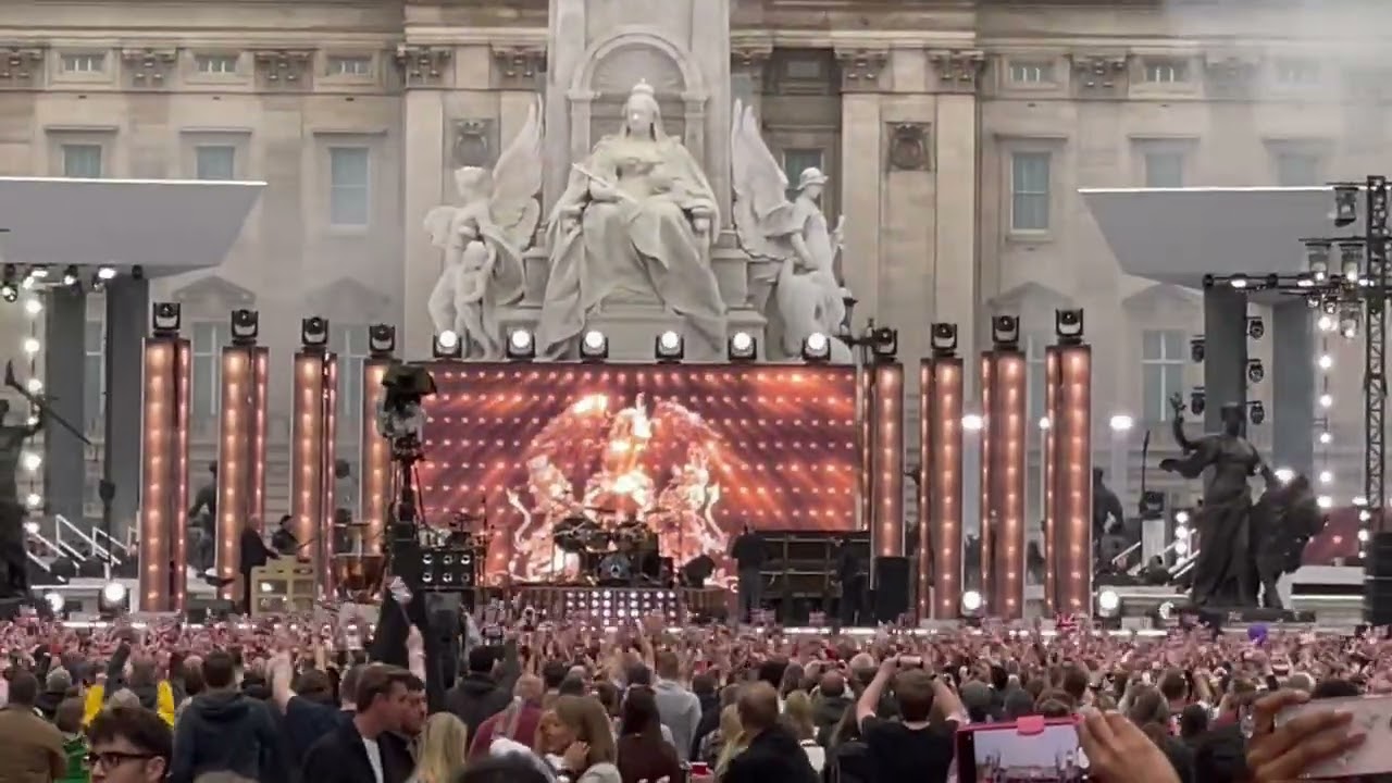 PLATINUM PARTY AT THE PALACE (4K) - YouTube