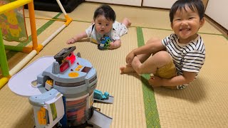 They’re playing by themselves.ポリスステーションでひとり遊び。 screenshot 4