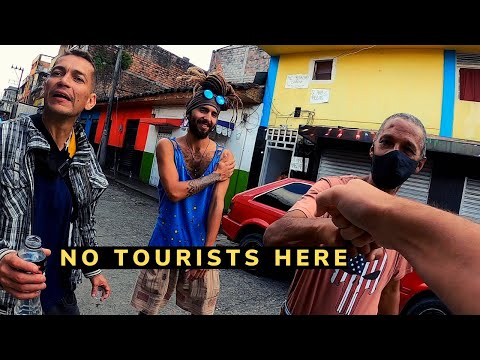 Hanging with locals in Pereira, Colombia 🇨🇴