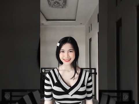 TIKTOK 🔥🔥 CEWE BALI PAKE BAJU ADAT