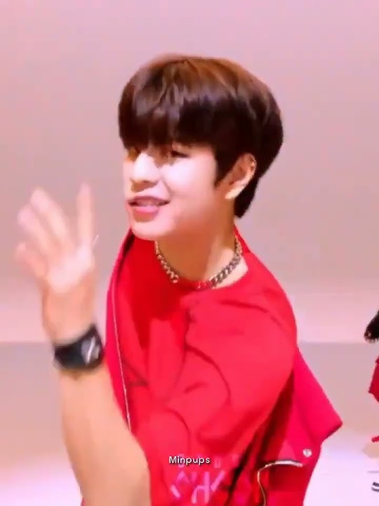 He's sexy and he knows it 🥵 #seungmin #straykids