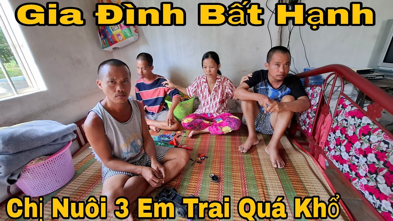 Gia Đình Có 4 Chị Em 3 Đứa Em úp mặt vào tường  Thật Kỳ Lạ 