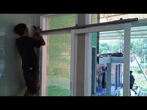 Video: Pintu Geser Ke Balkon (61 Foto): Bingkai Balkon Plastik, Kaca Dan Aluminium Untuk Loggia Dan Apartemen