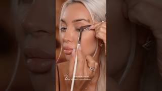 Quick smokey eyeshadow hack @v@vik_beautyfeedshorts #makeup #makeuptips #shorts #shortvideo