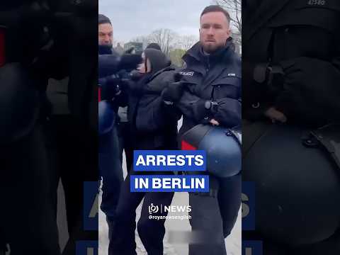 Video German police forcibly arrest pro-Palestinian protesters in Berlin