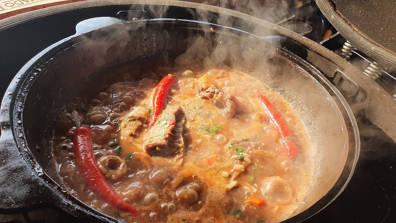 Charčio su jautiena kazane – išskirtinis Sakartvelo receptas Kamado grilyje