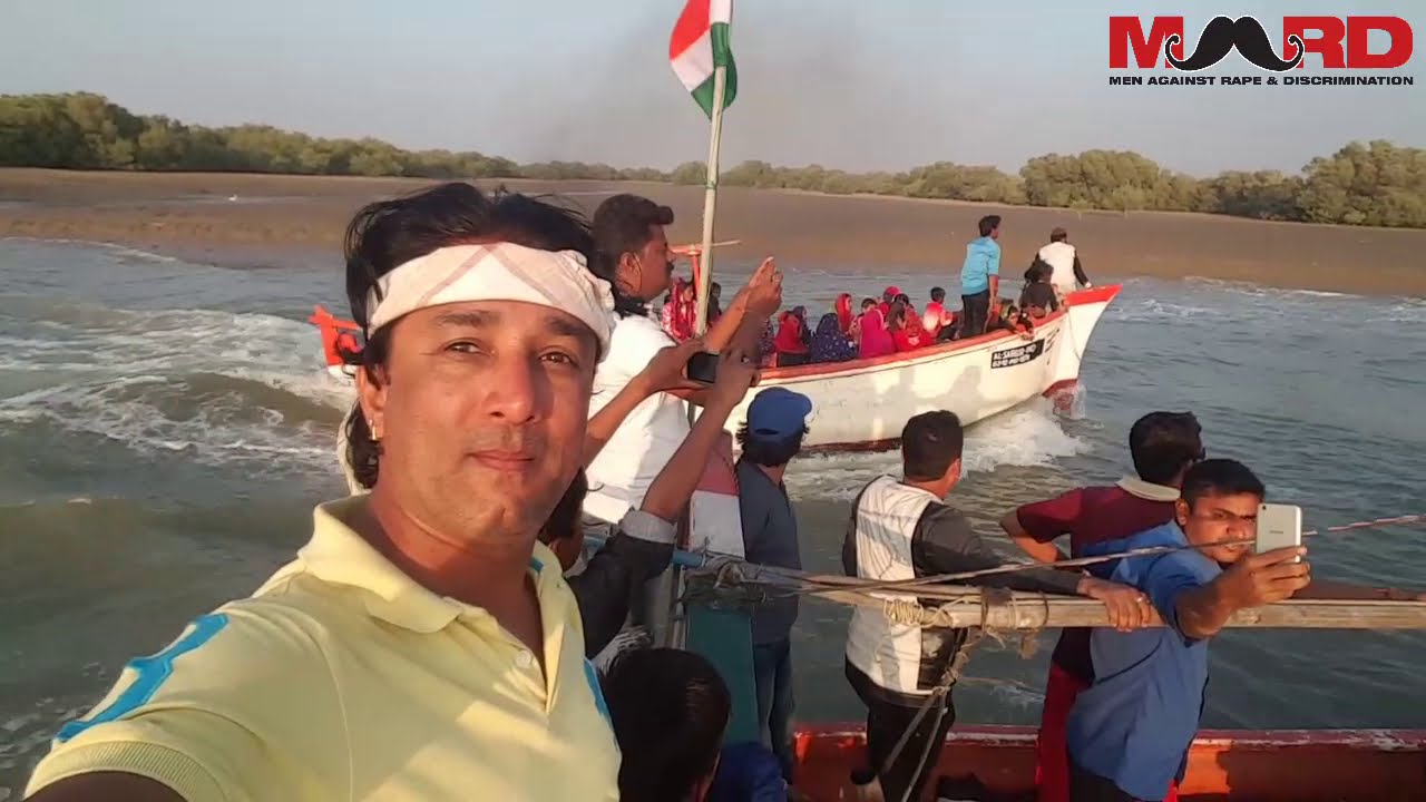 HAJRAT SHEKHRANN PIR DARGAH /JAKHAU (kutch)