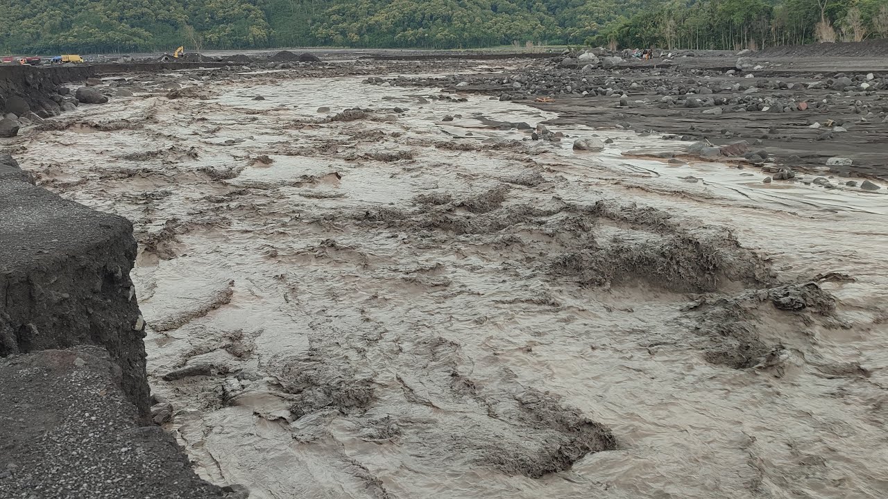 AWAS!!! BANJIR DATANG TIBA TIBA-TIBA PAGI INI