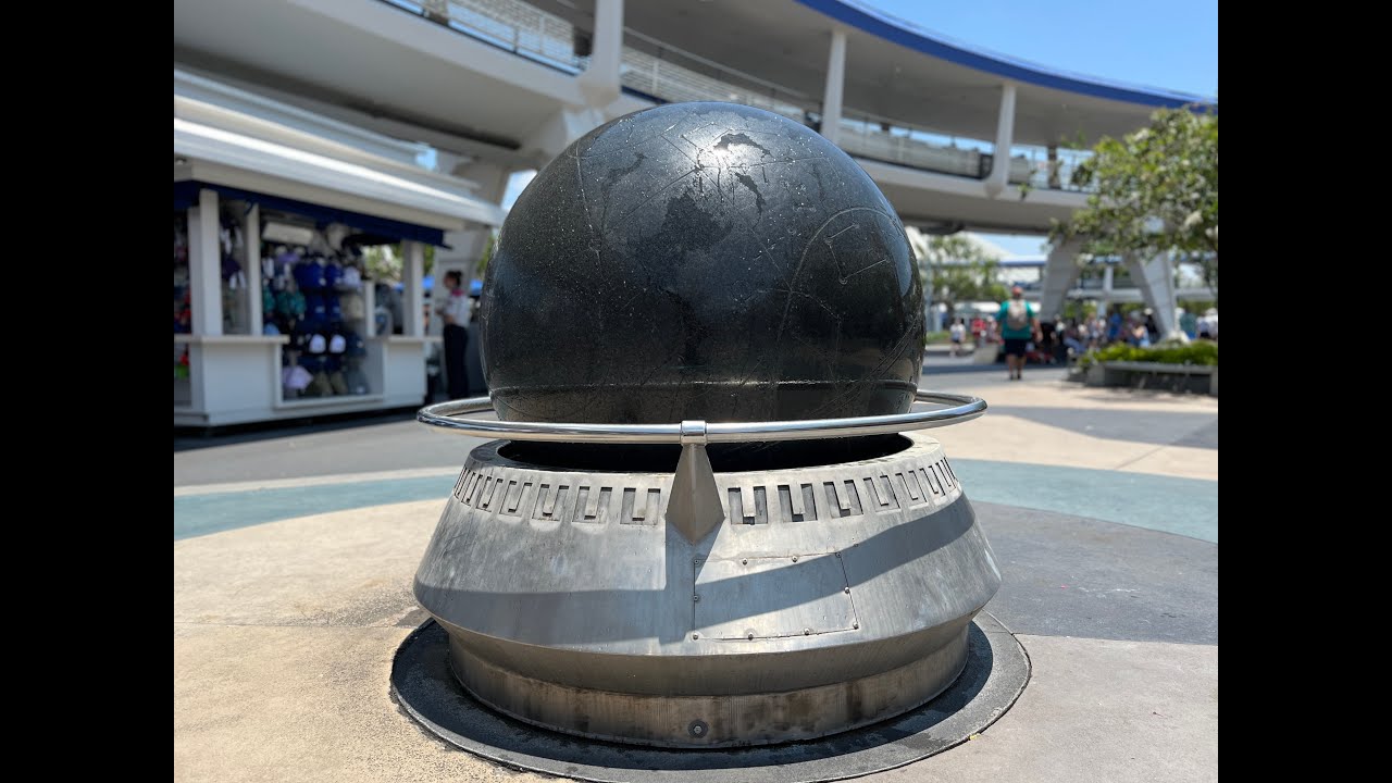 Disney World Kugel Fountain