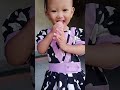 si bayi suka makan es