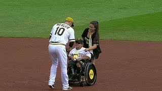 MIL@PIT: Mercer greets Pirates fan on the field