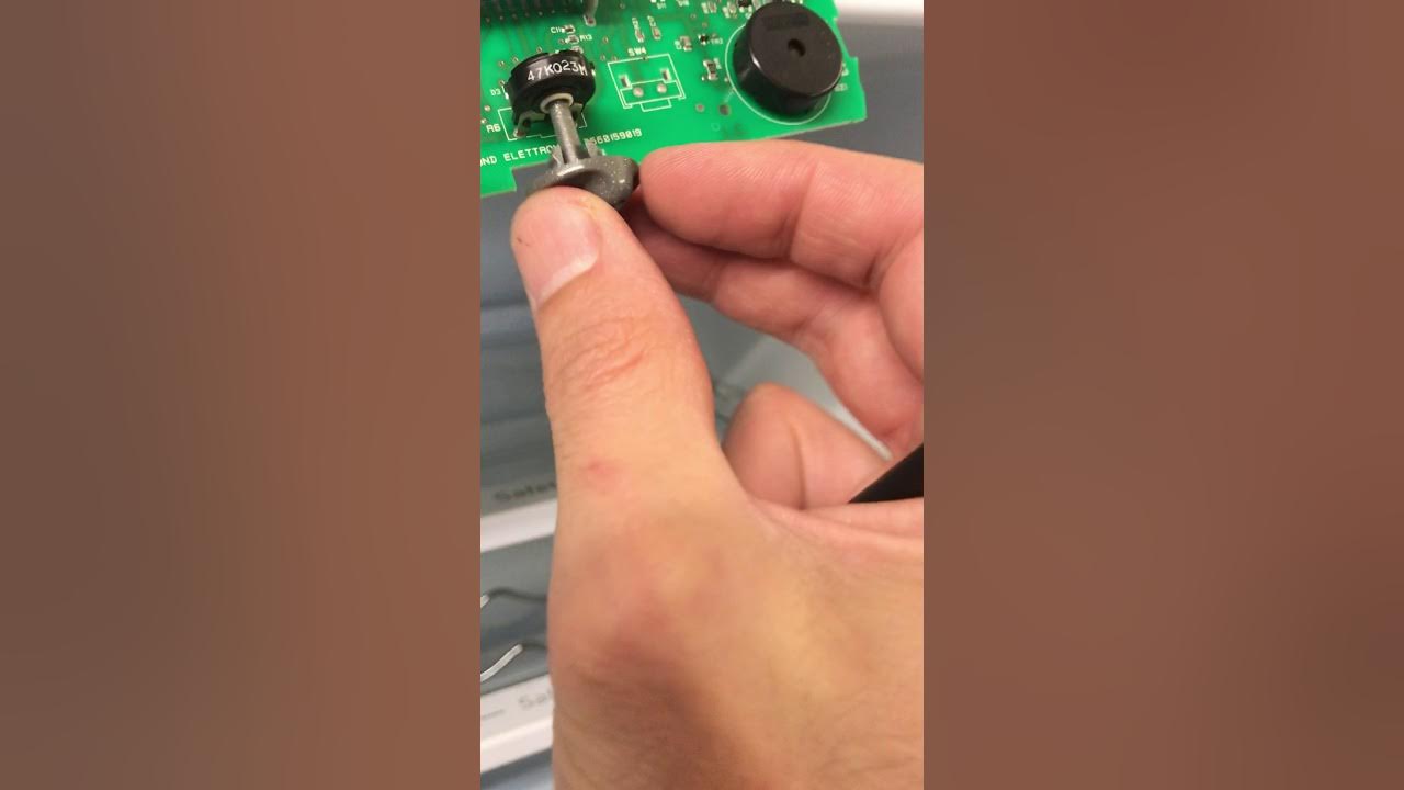 Hotpoint FF200LG Future Fridge Freezer Won't