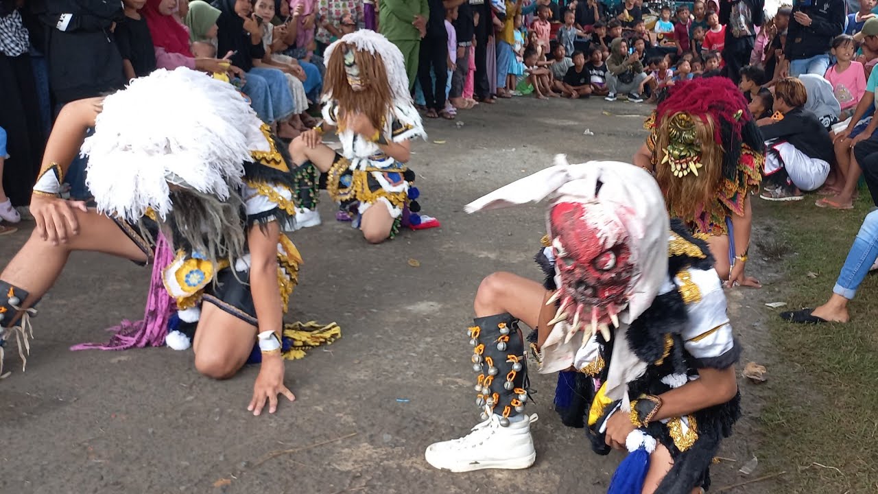 Rampak Buto Gedruk Barongan Putro Putri Kumboro Di Desa Botosiman Dempet