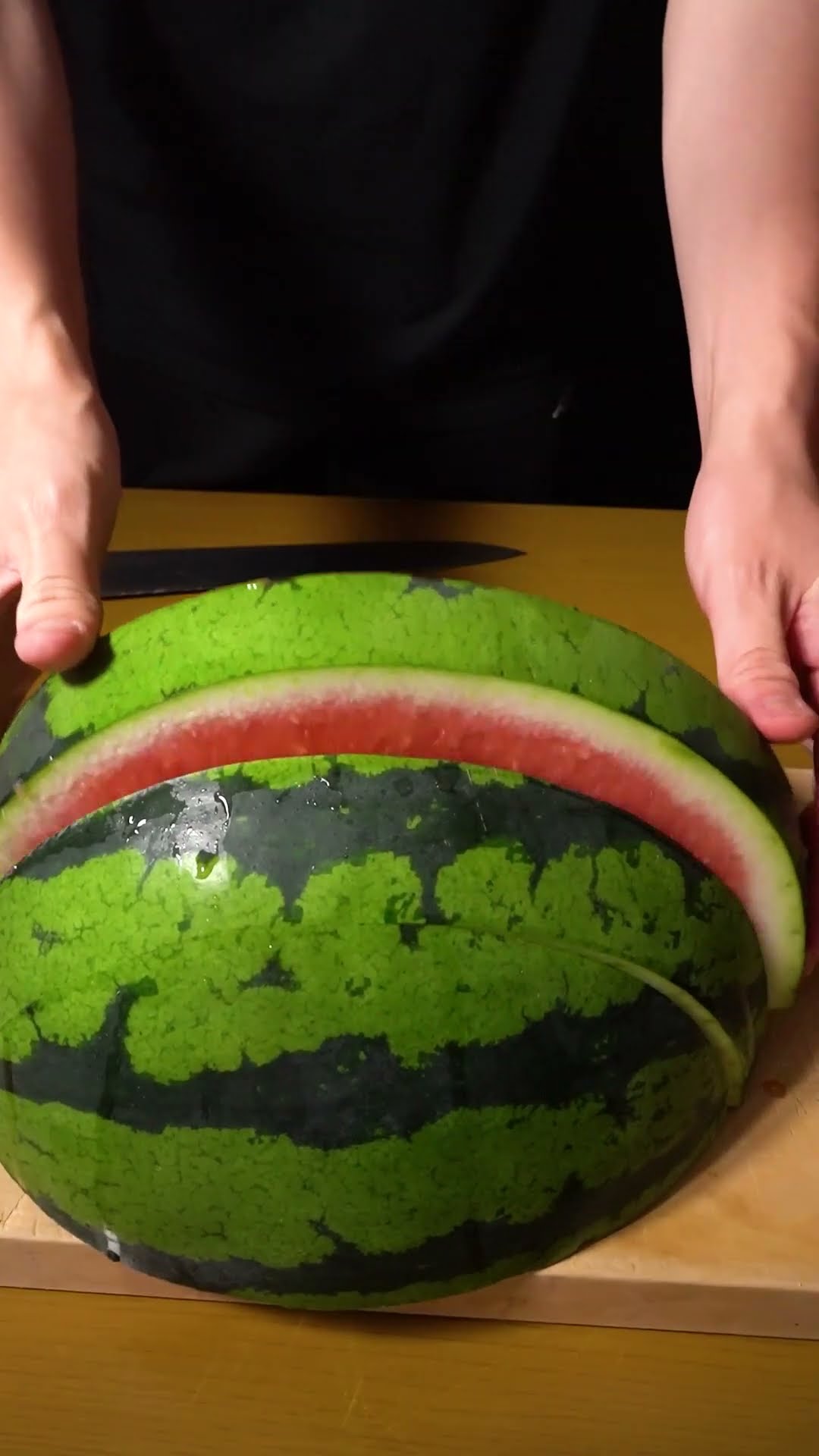 スイカの画期的な切り方をご紹介