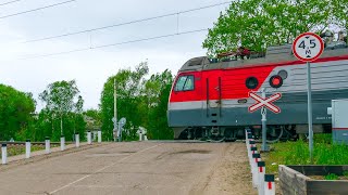 RailWay. Railroad crossing. 3ES5K with oil tanker train/Электровоз с наливным поездом в Лесозаводске