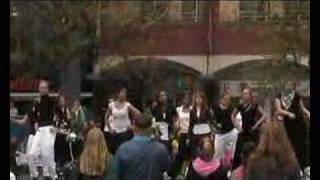 Download Lagu Malu Dance Company - Reggeaton mix [Queensday 2008] MP3