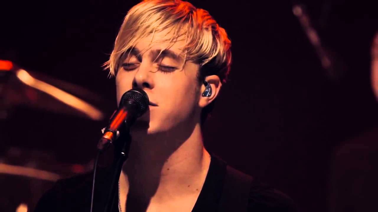 R5 counting stars ( live in london ) ft. The vamps YouTube