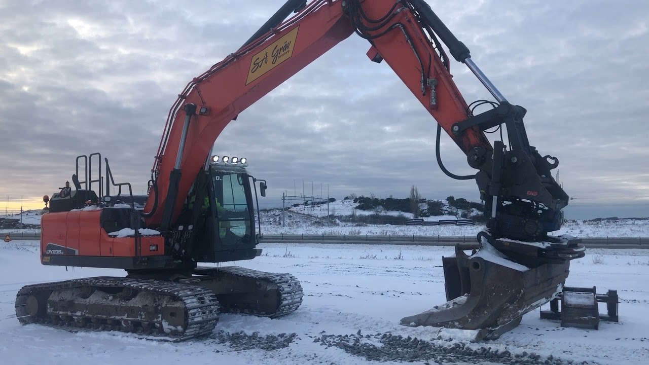 Bandgrävmaskin Doosan DX 235LC med grävsystem