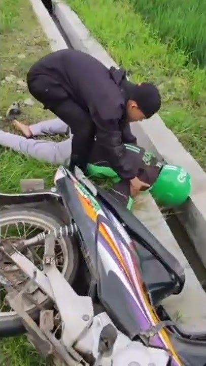 Prank Ojol Kecelakaan #viral #shorts #funny #lucu #ngakak
