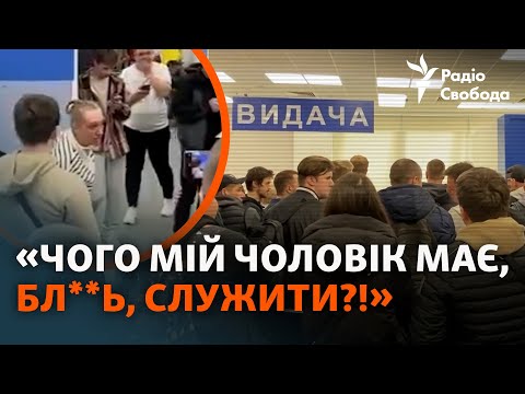 Емоції та реакція українців у Європі на «заморозку» консульських послуг для чоловіків за кордоном.
