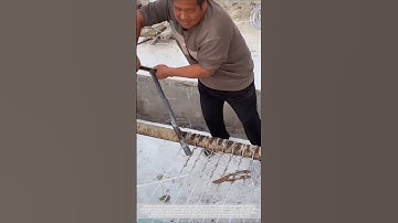 Tying with wire – good tools improve work efficiency.