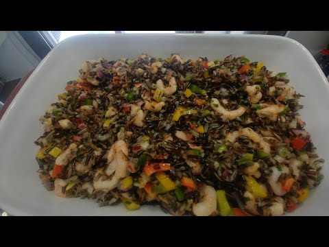 Vidéo: Habillez Votre Salade Avec Cette Recette De Riz Sauvage Et De Poulet Au Chou Frisé