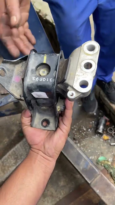 😨😳Vehicle body vibration issue due engine mounting #vibration #shorts #youtubeshorts