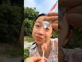 Gia đình vui vẻ, cùng qỏa cam ớt cay bíẩn và các loại nước sốt cà phê, thơm ngon