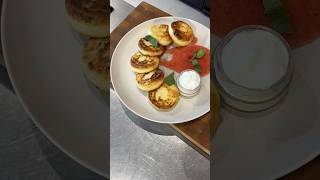 Секреты идеальных сырников в видео!#Салаты #шеф #кухня #рецепты #еда