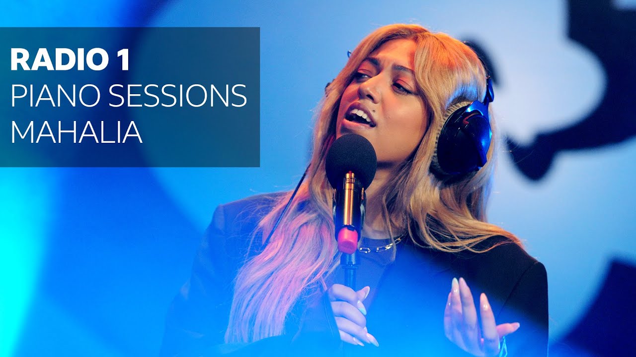 Mahalia - In The Club (Radio 1 Piano Sessions)