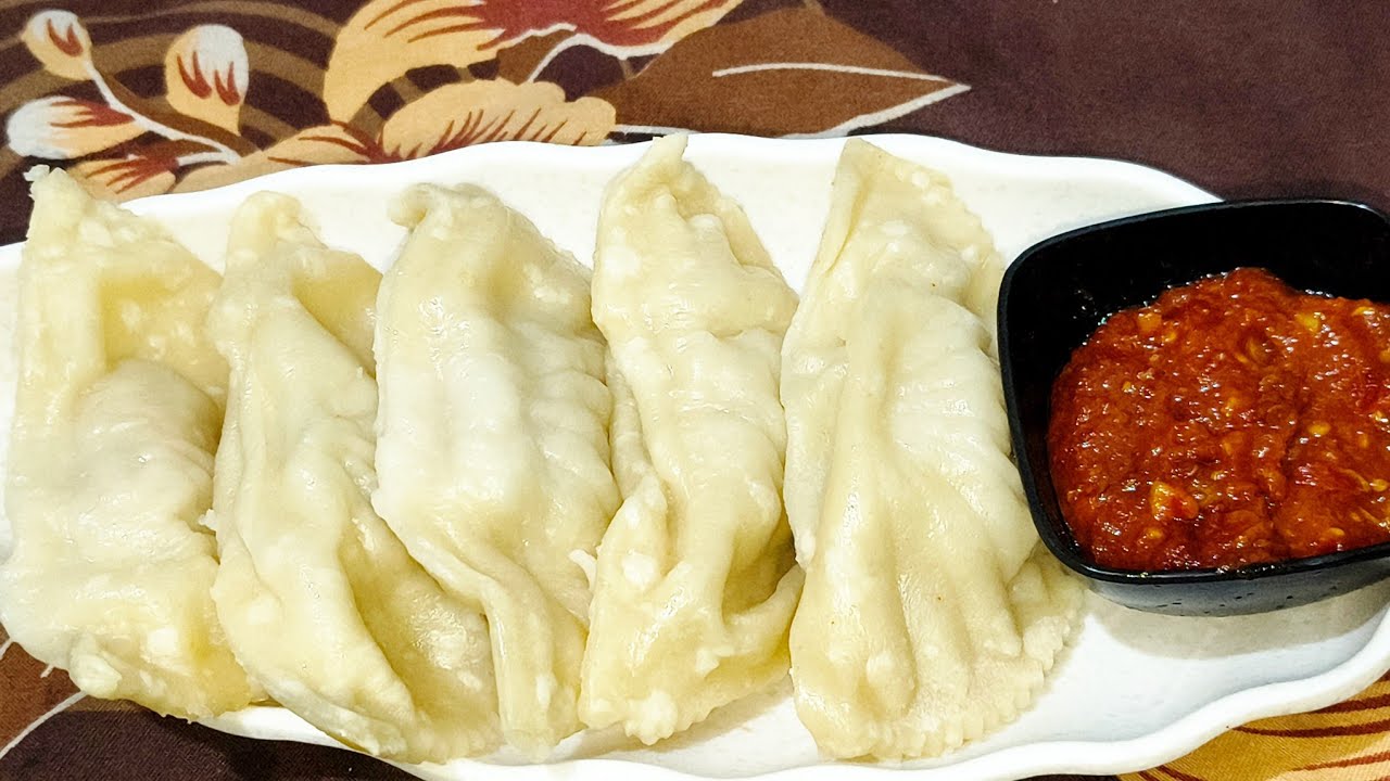 Chicken momos recipe 😋 very easy and tasty recipe 😋 naye tarike se banaenge momos 🤤