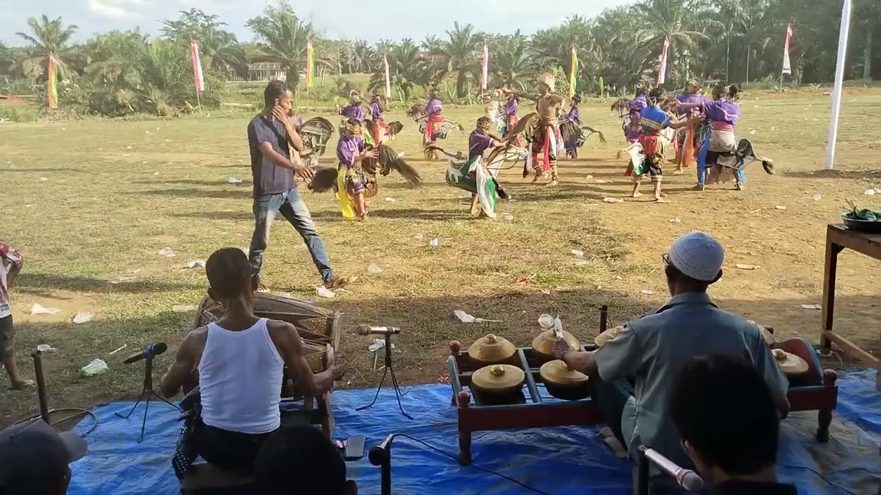 Perdana tampil pembukaan kuda lumping Tri Budoyo Jati