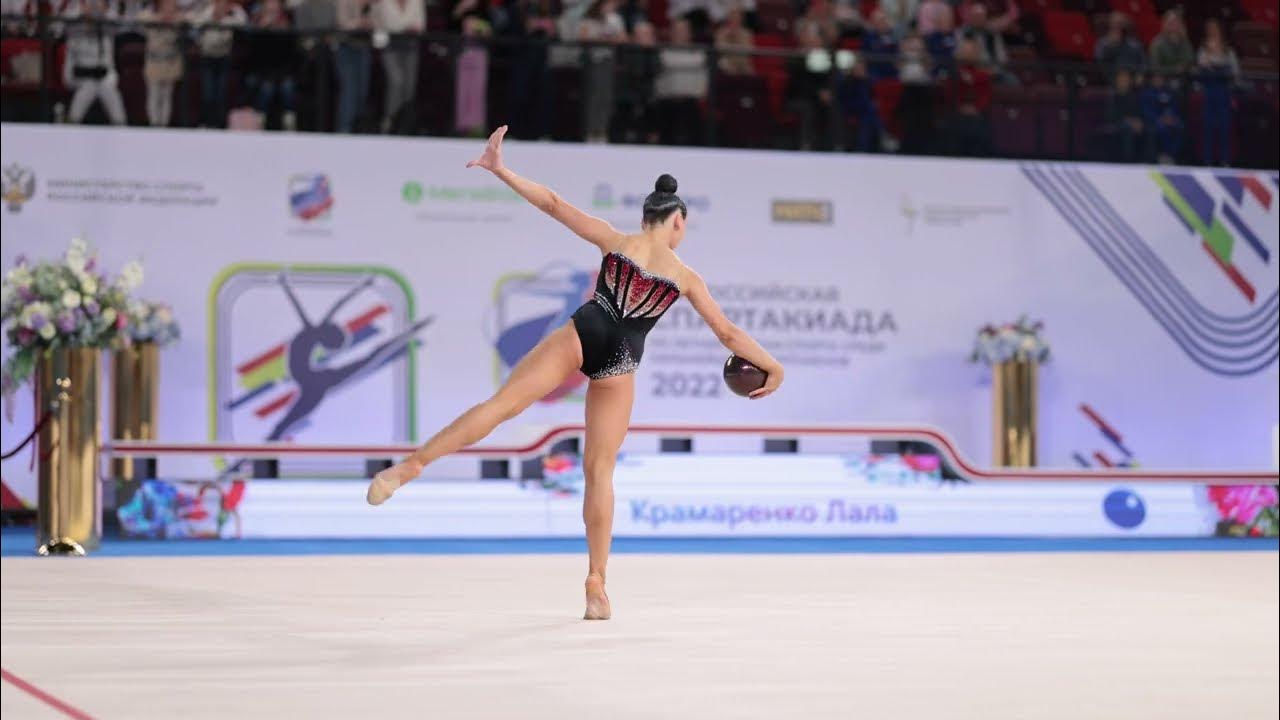 Лала Крамаренко мяч