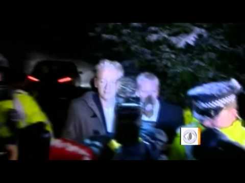 Video: Assange Telah Ditangkap. Retret Tujuh Tahun Pendiri WikiLeaks Telah Berakhir - - Pandangan Alternatif