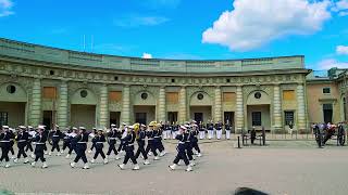 The Most Impressive Changing of Guards In The Royal Palace