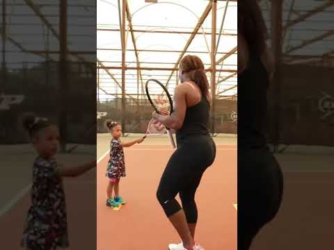 Video: Serena Williams En Haar Babymeisje In Schattige Bijpassende Outfits